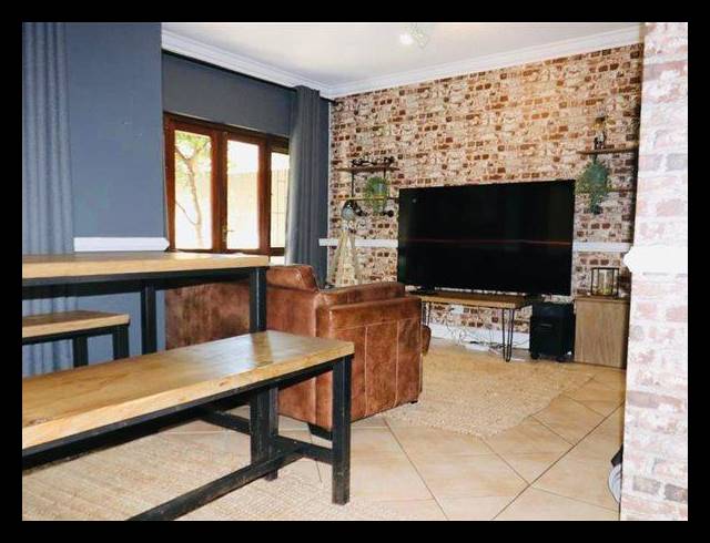 2 BEDROOM TOWNHOUSE FOR SALE IN DOUGLASDALE